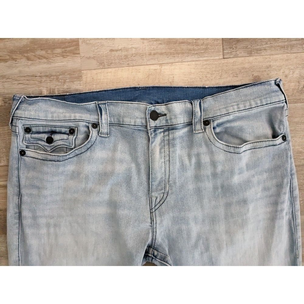 True Religion Men's Geno Flap Big T Relaxed Slim Fit Light Wash Jeans 42x33 - Picture 4 of 4